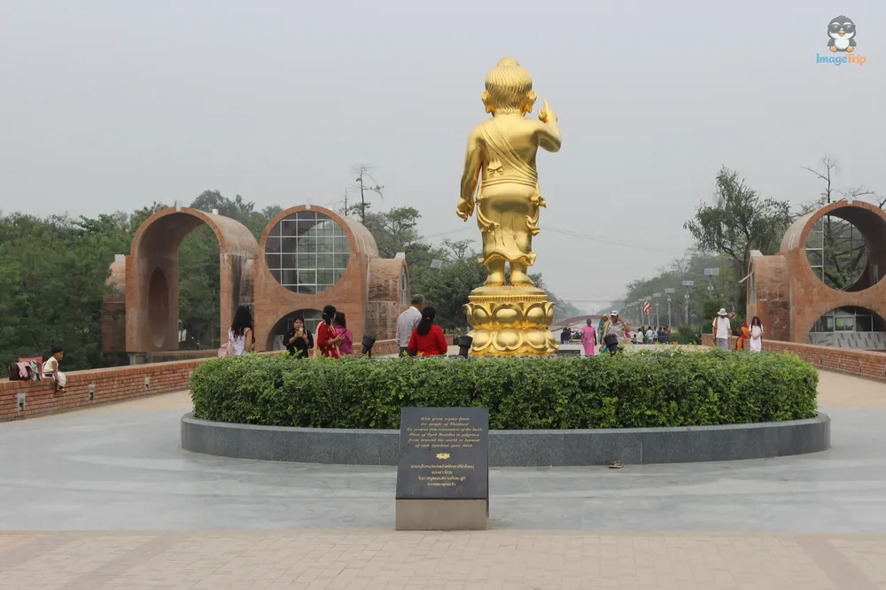 Bodhisattva Siddhatta Golden Statue