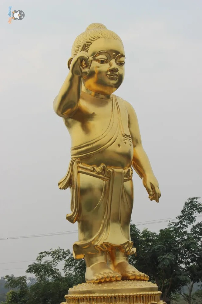 Bodhisattva Siddhatta Golden Statue