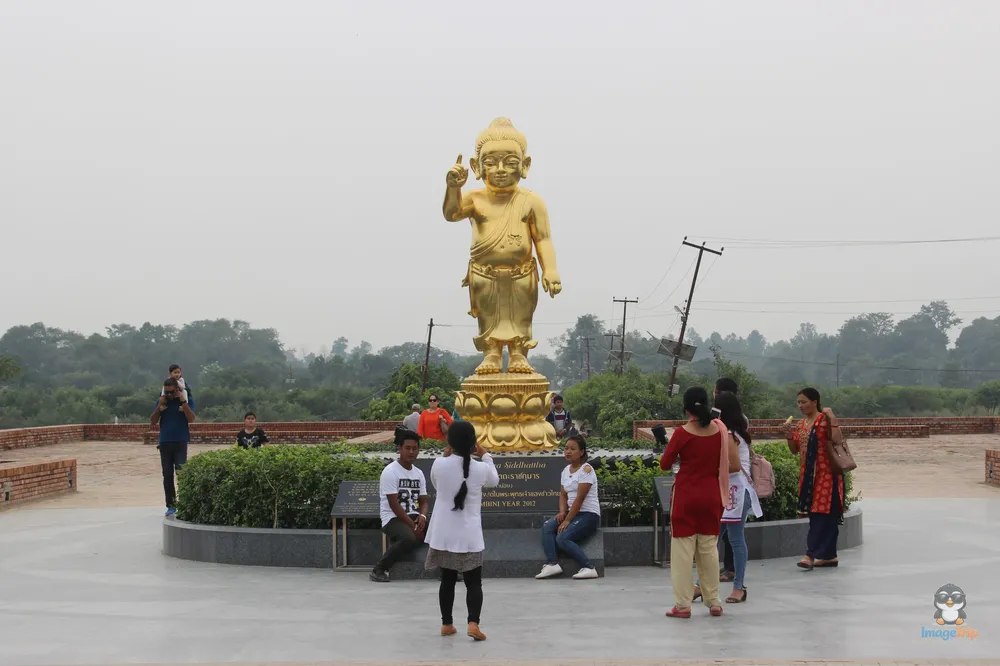 Bodhisattva Siddhatta Golden Statue