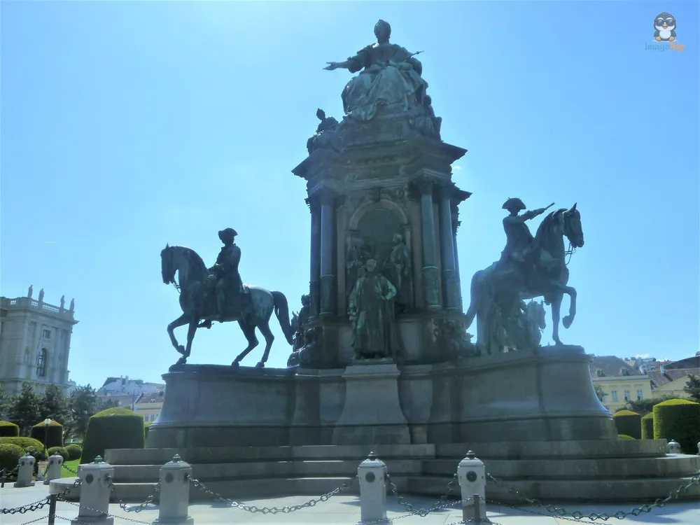 Viena_MariaTheresienPlatz_3