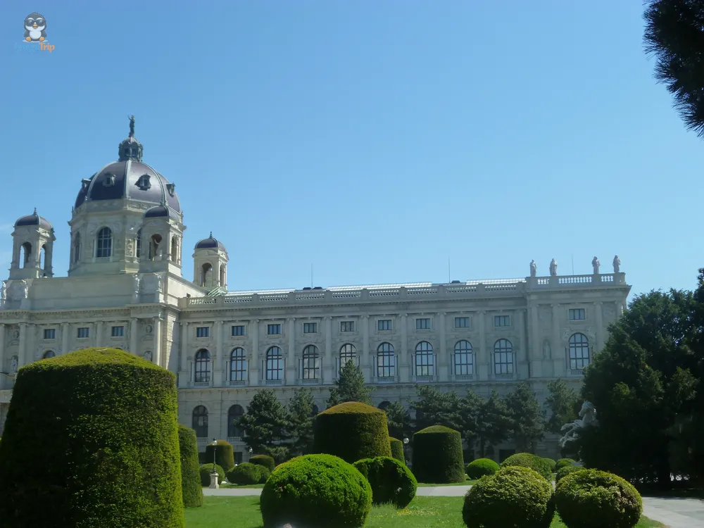 Viena_MariaTheresienPlatz_1