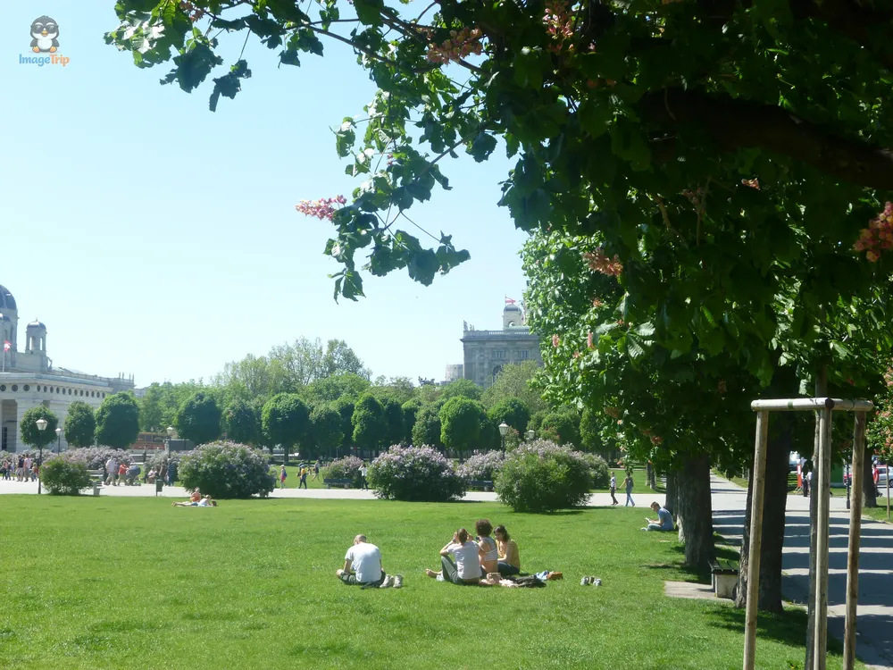Viena_Volksgartenbrunnen_4