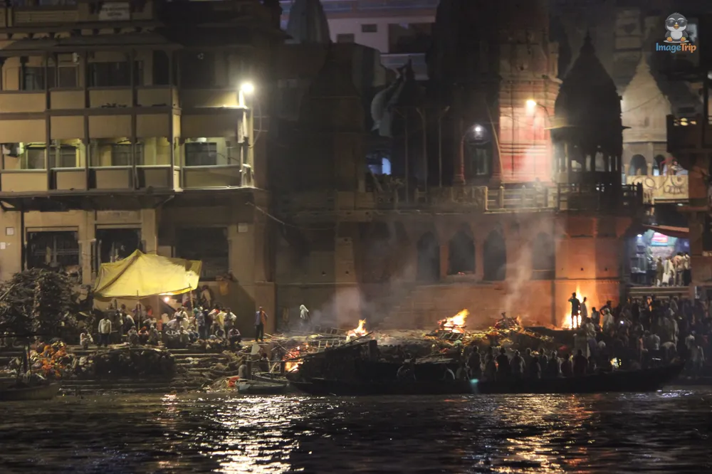 BarcoVaranasiGanges_46