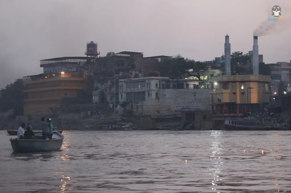 BarcoVaranasiGanges_18