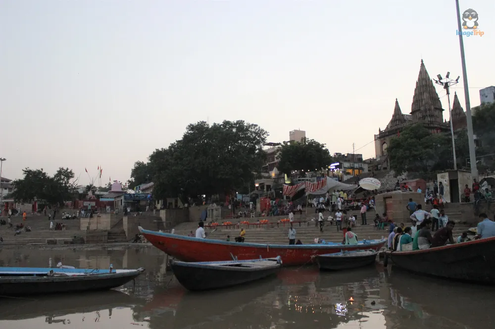 BarcoVaranasiGanges_1