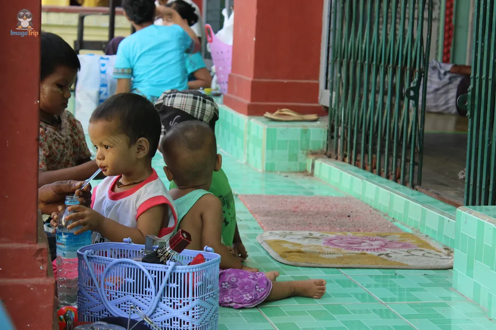 Shwemawdaw Pagoda 17