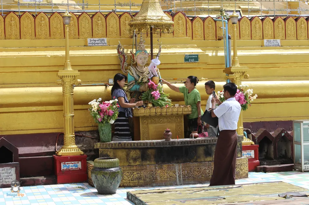 Shwemawdaw Pagoda 8