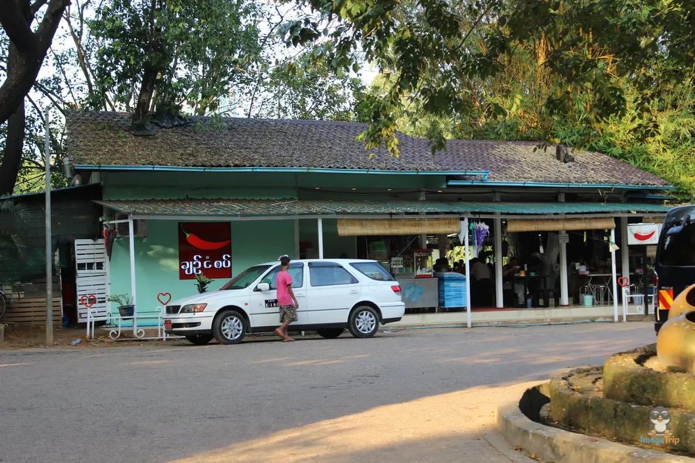 Kandawgyi Park 16