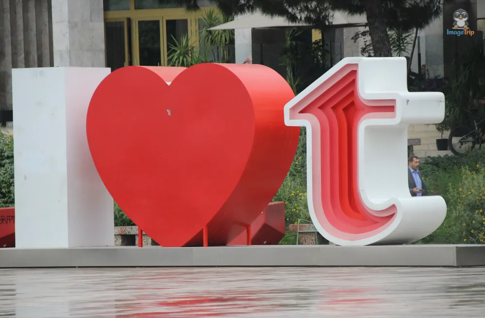 Tirana_PlazaSkenderbeg_14