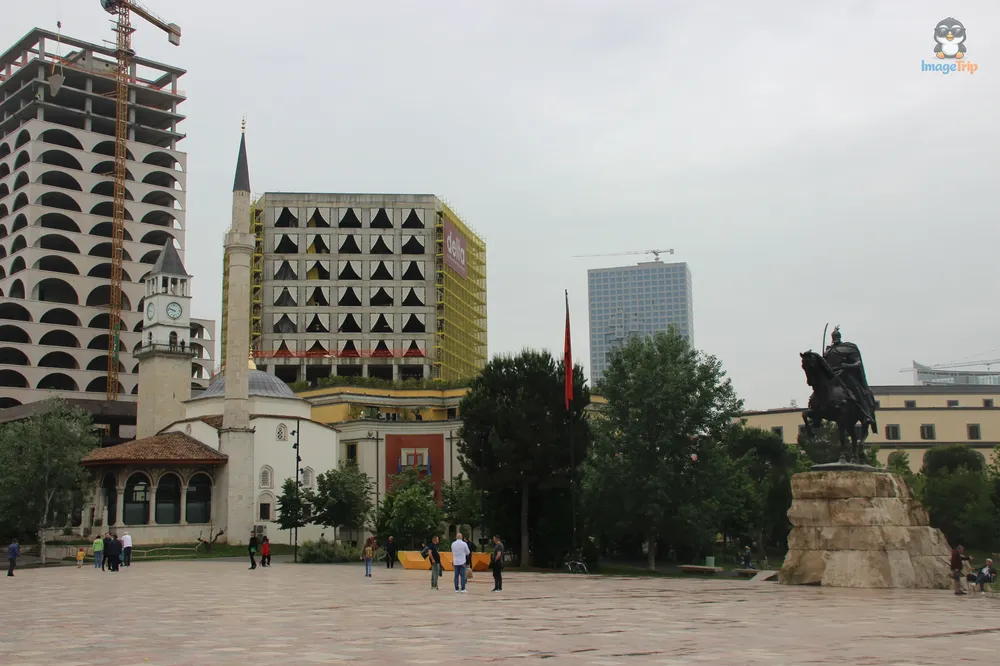 Tirana_PlazaSkenderbeg_13
