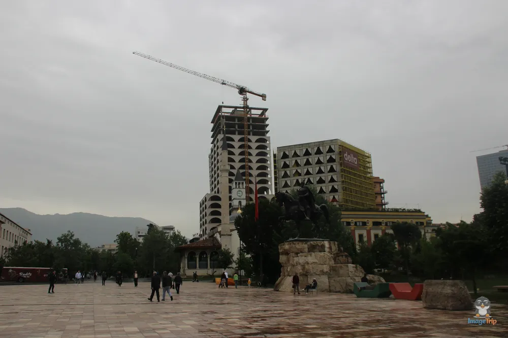 Tirana_PlazaSkenderbeg_10
