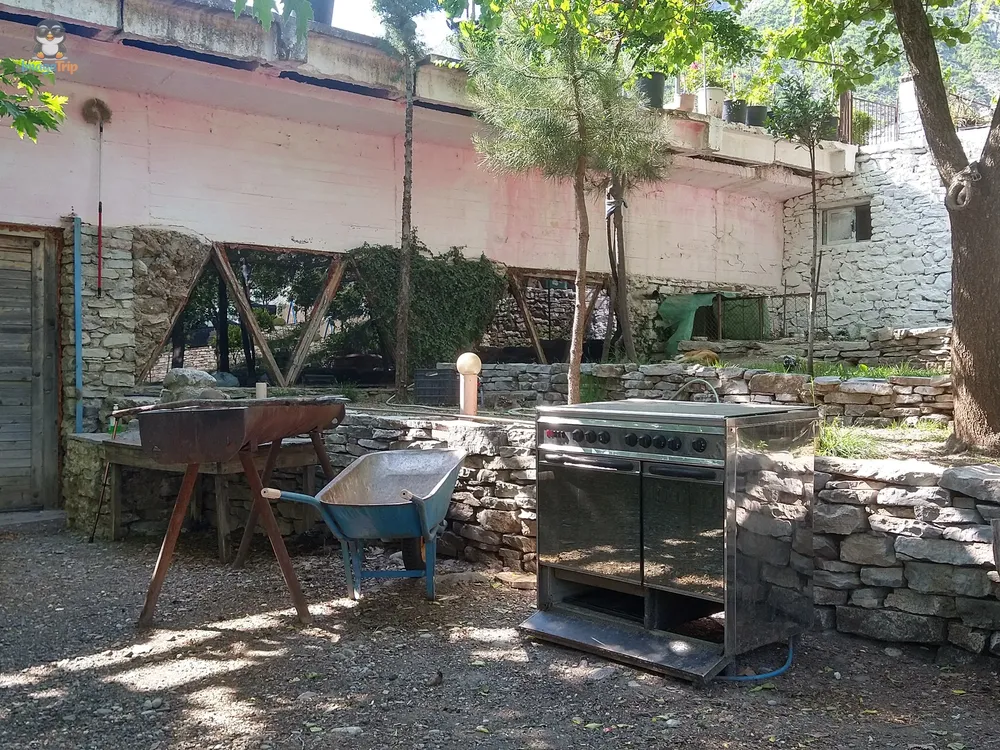 Komani_Lake_comida_3