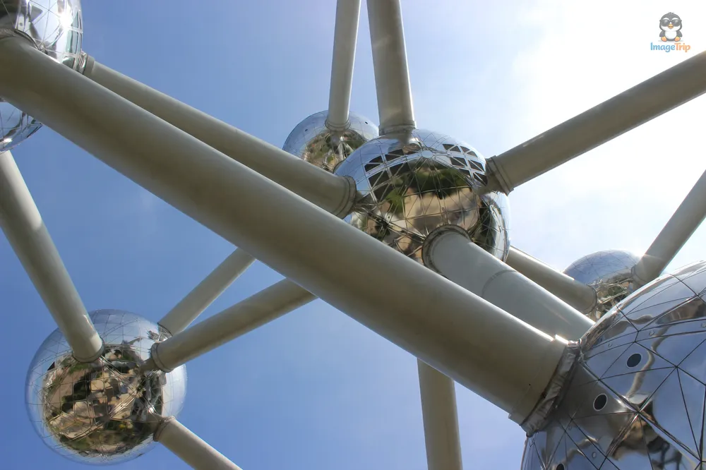 Atomium 18