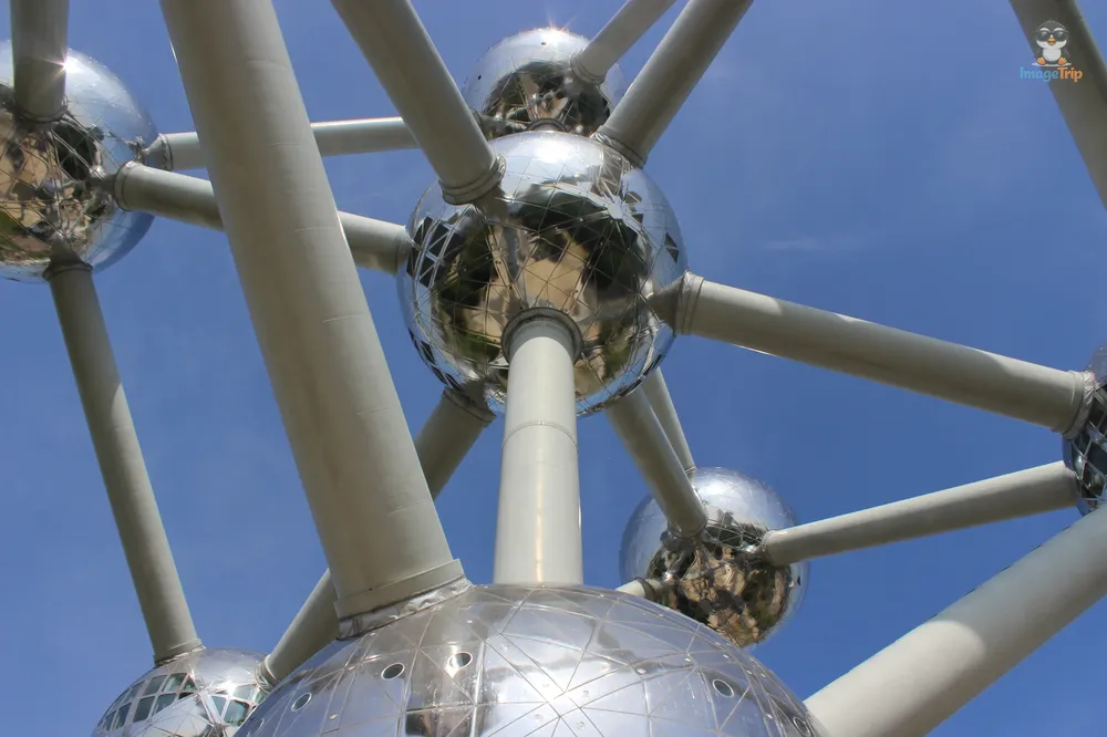 Atomium 16