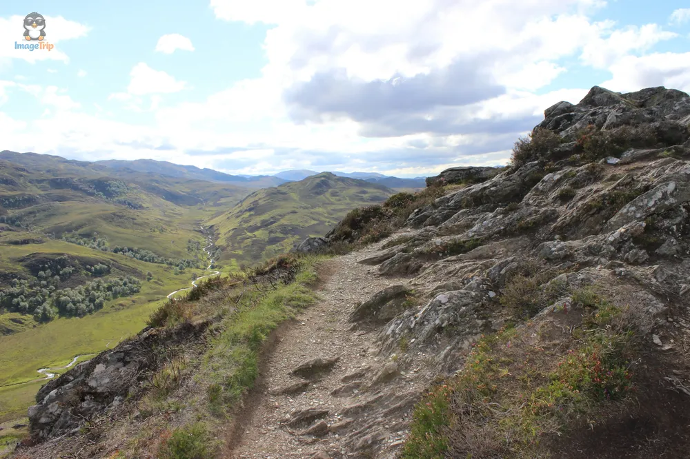 Trekking loch Tarff 18