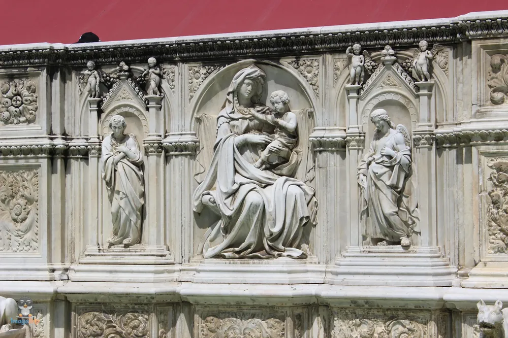 Siena Piazza del Campo 12