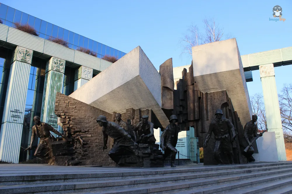 Monumento Alzamiento 10