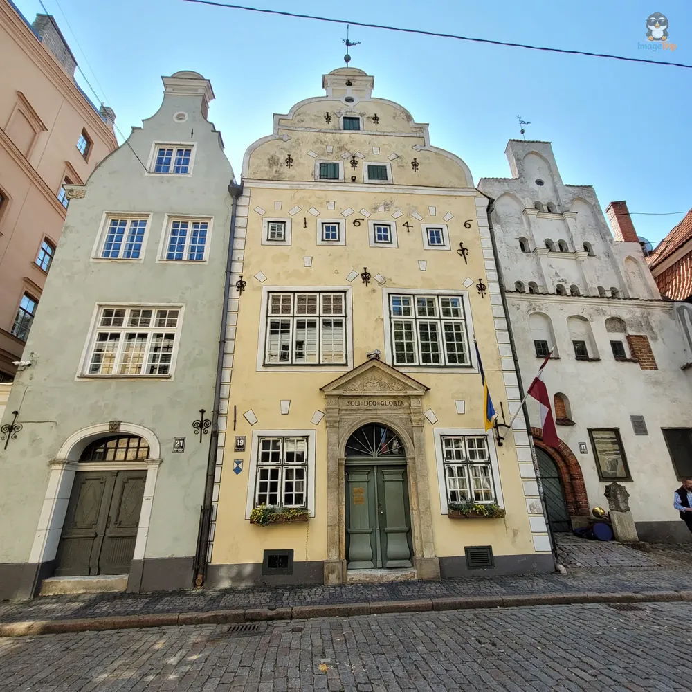 EdificioTresHermanos_1
