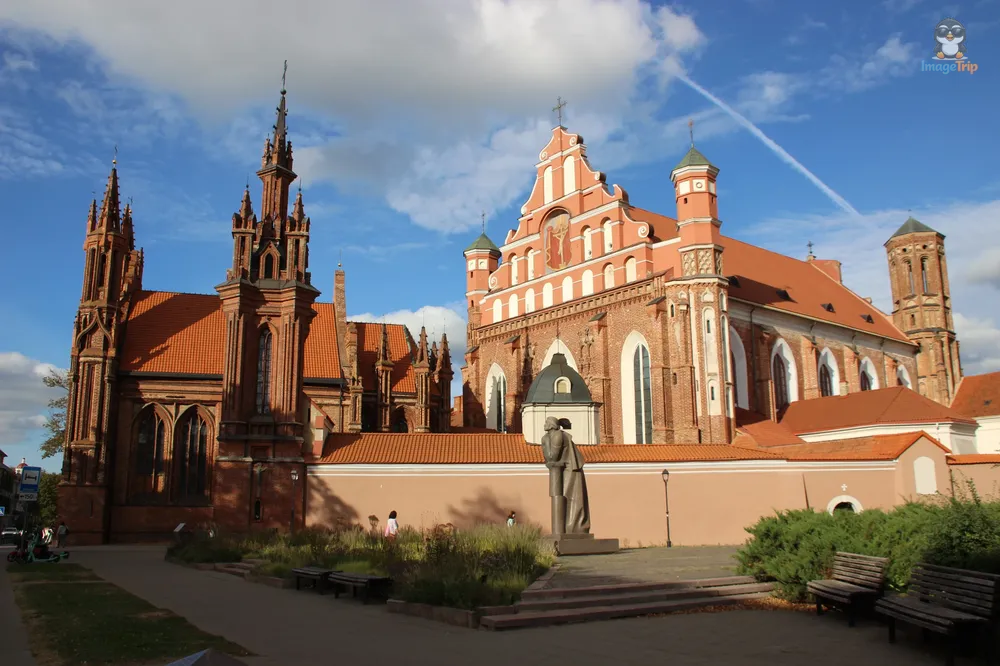 VilnaIglesiaSantaAna_1