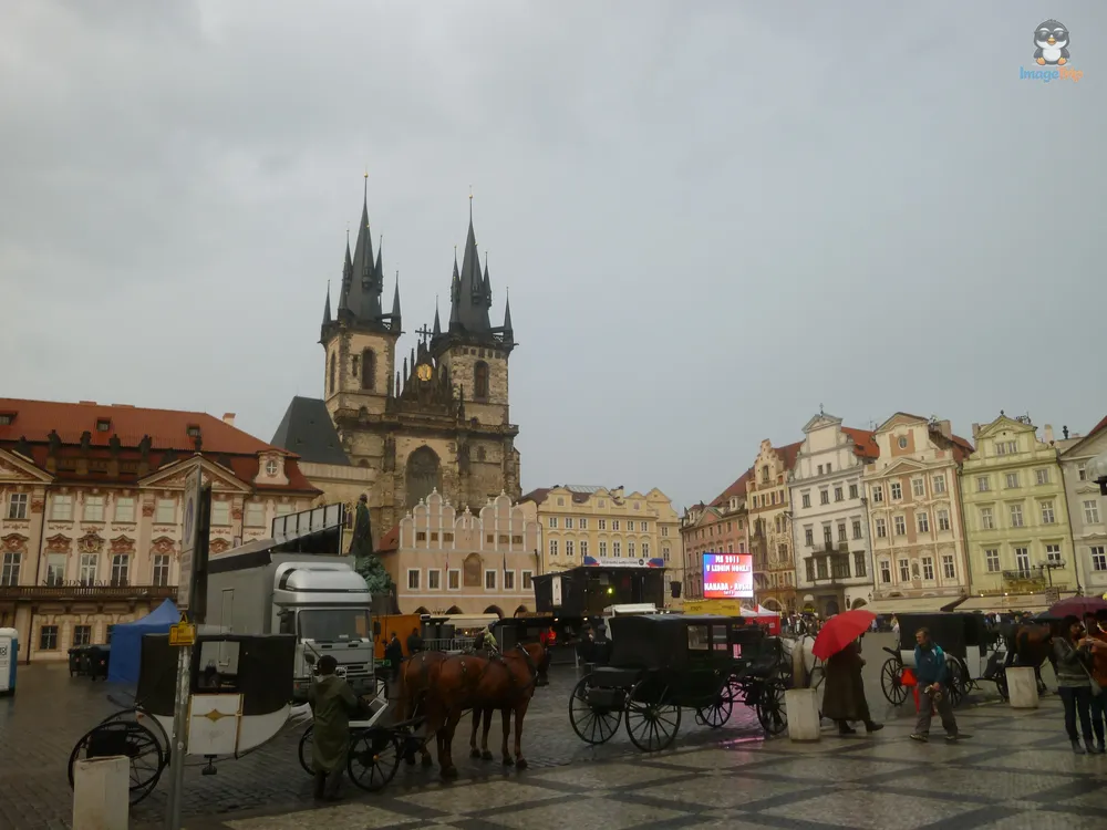 Plaza Ciudad Vieja 9