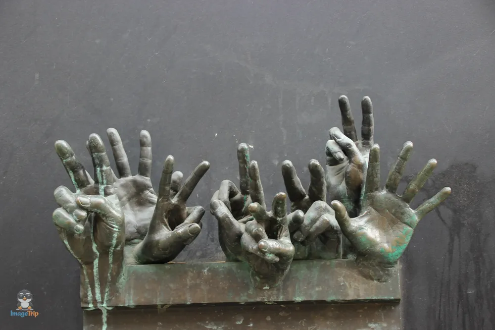 Memorial Revolucion Terciopelo 3