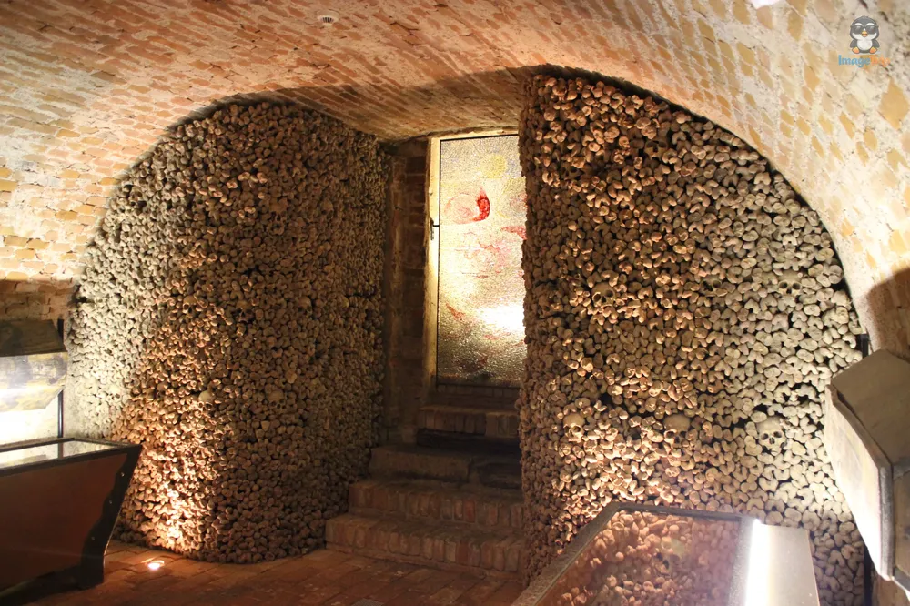 Brno Iglesia Santiago Osario 8